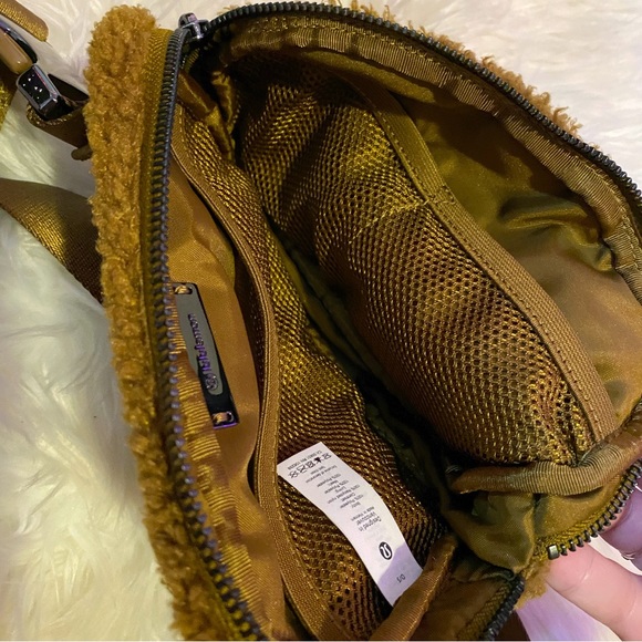 Lululemon Burnt Caramel Fleece Everywhere Belt Bag - Picture 7 of 10